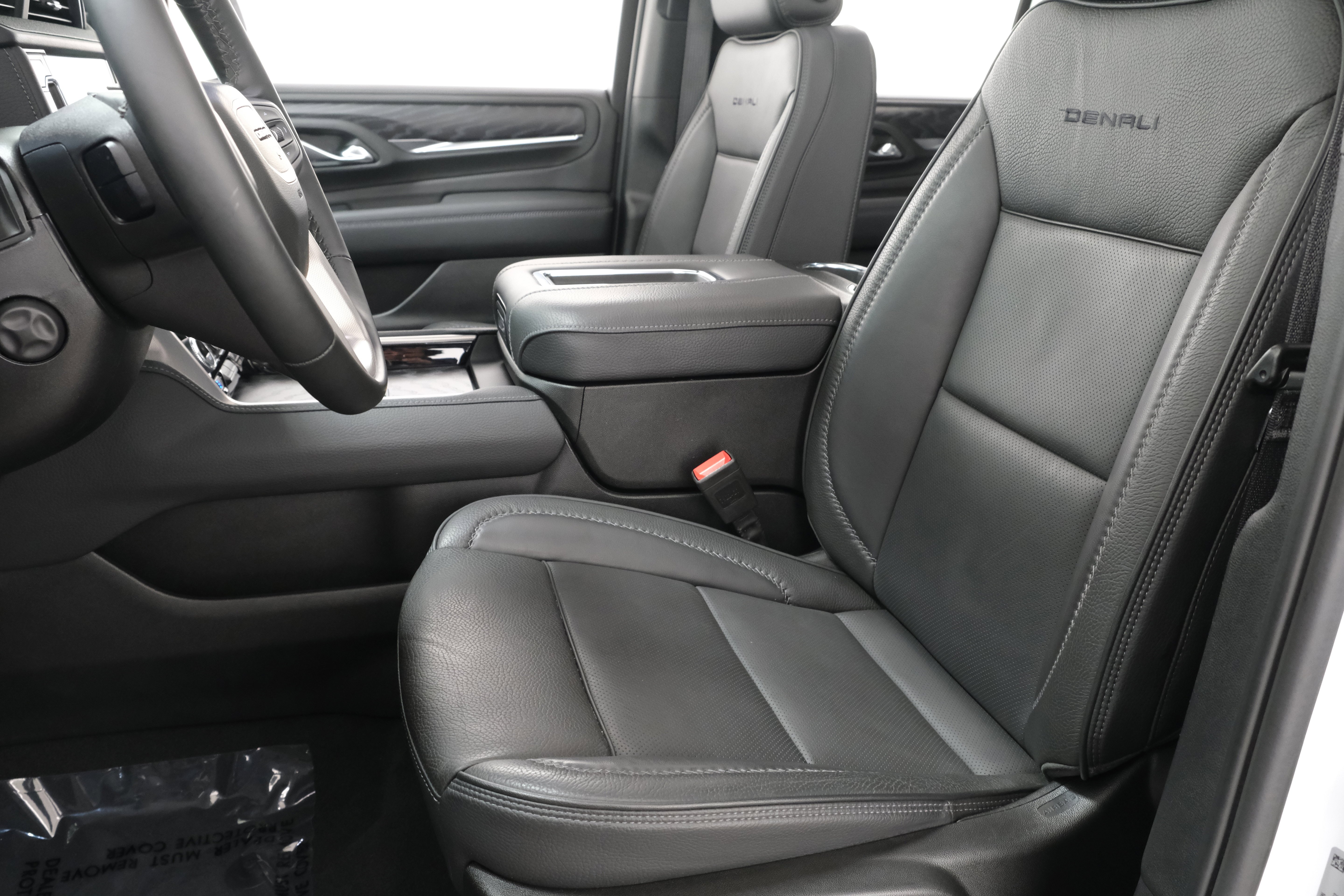 2024 GMC Yukon Denali - Photo 30