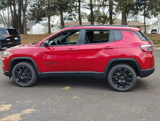 New 2026 Red Hot Pearl-Coat Exterior Paint Jeep Latitude image 4