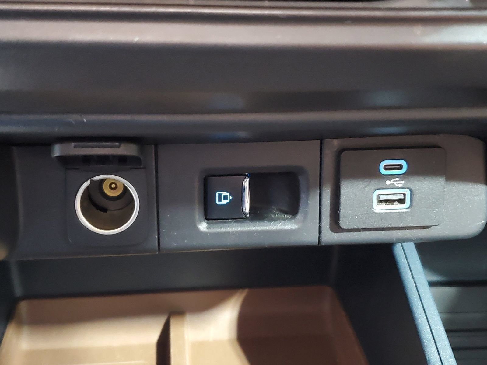 Used 2023 Black Ford Lariat image 28