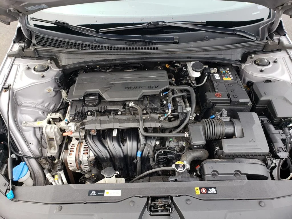 Used 2023 Silver Hyundai SE image 12