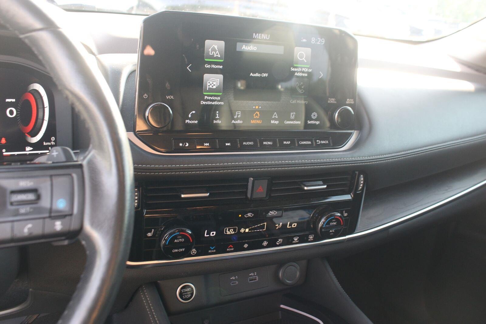 Used 2022 Gold Nissan Platinum image 22