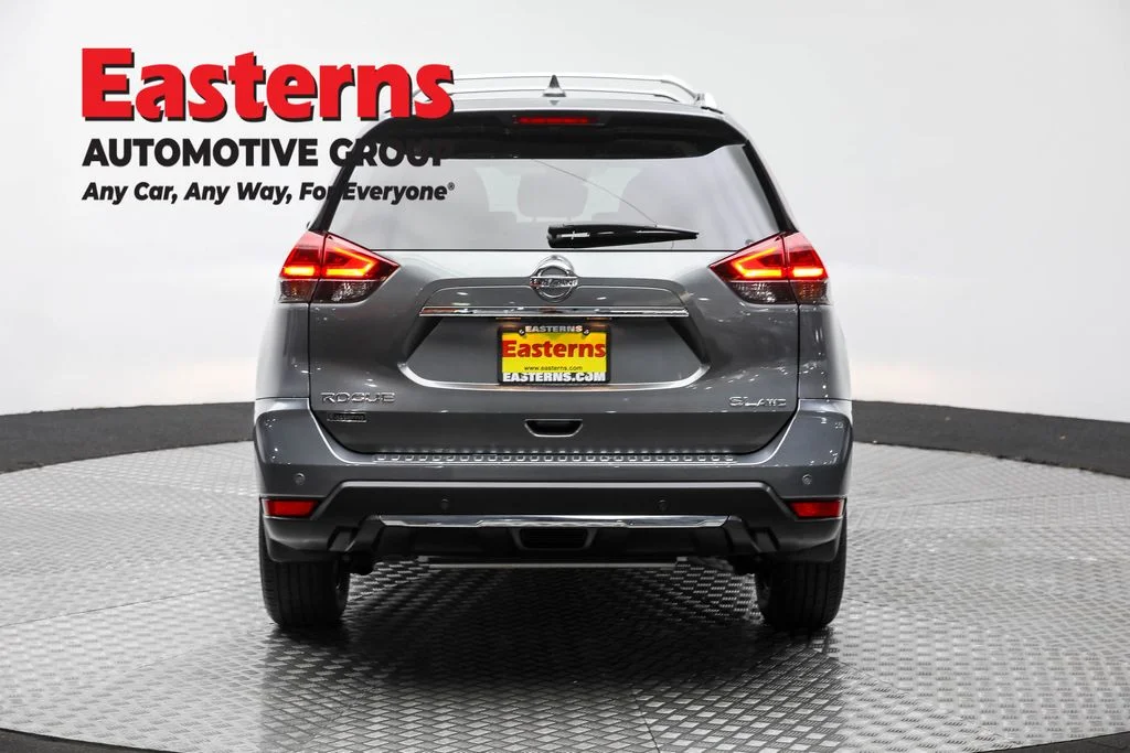Used 2019 Gray Nissan SL image 6