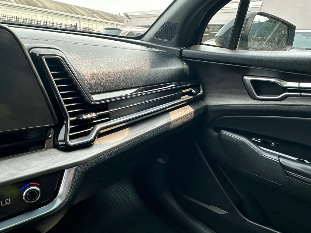 Used 2023 Black Kia X-Line image 19