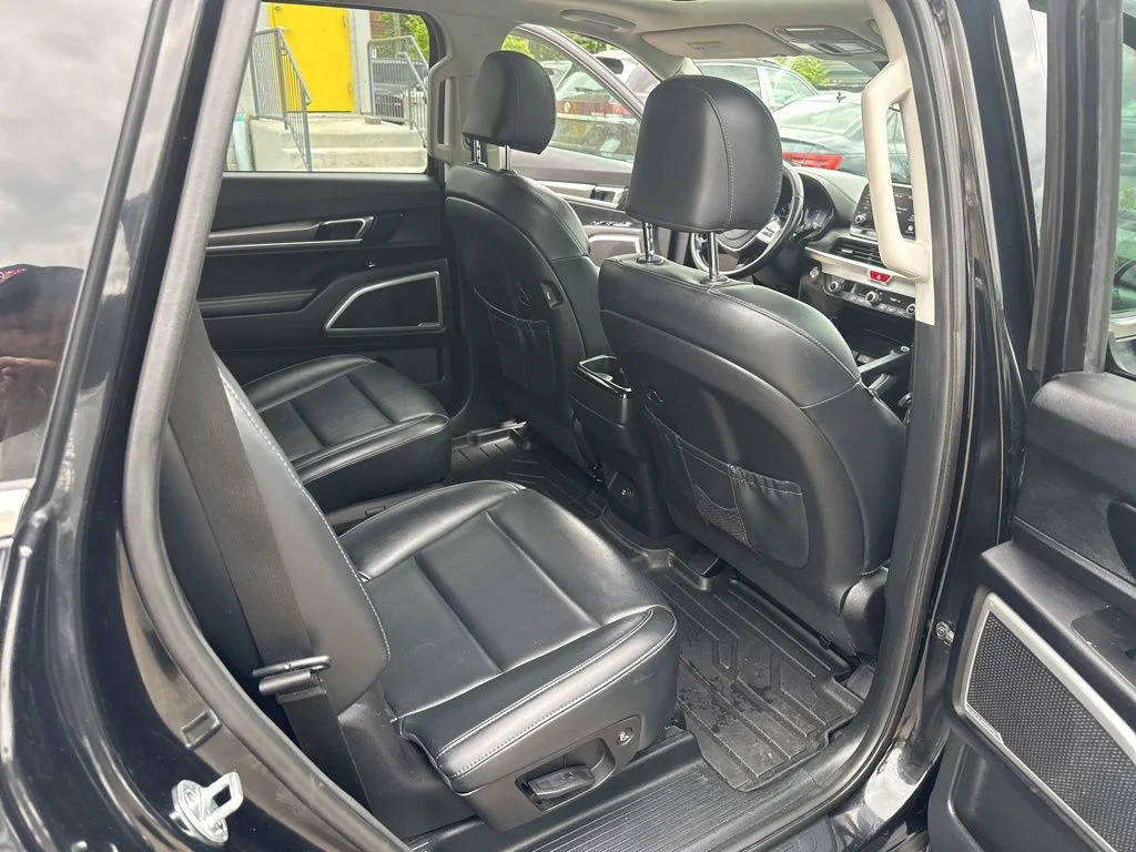 Used 2020 Black Kia S image 30