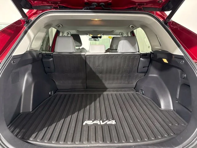 Used 2021 Red Toyota XLE Premium image 9