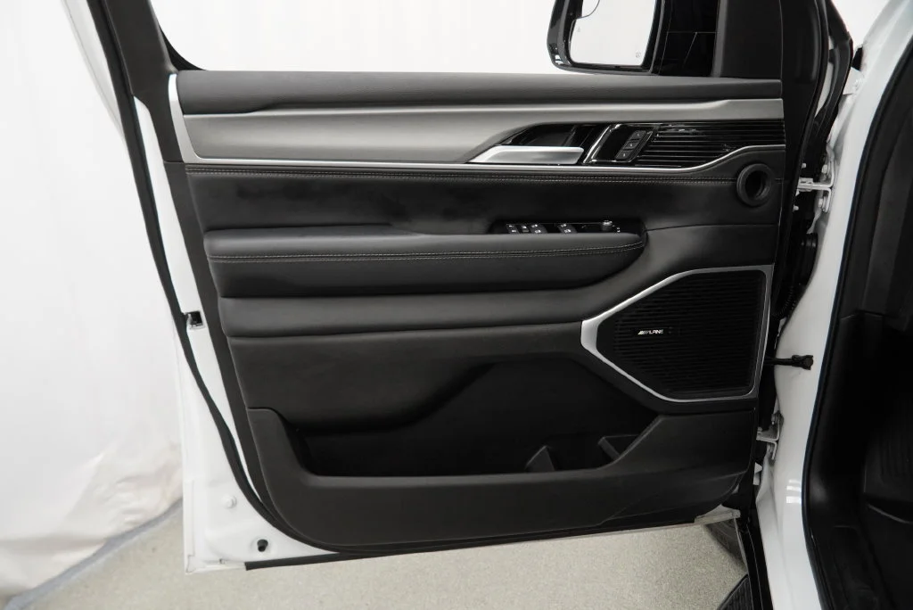 Used 2025 White Jeep Series II image 34