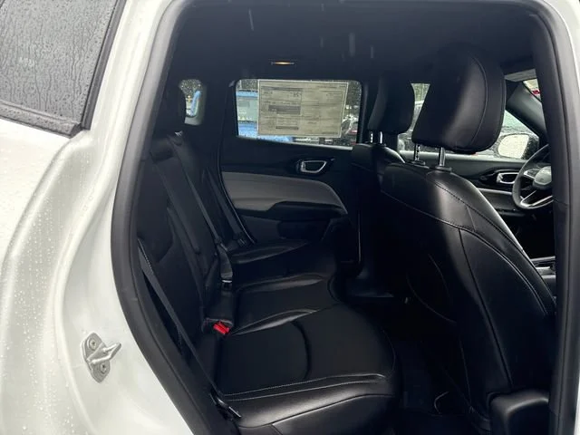 New 2026 Bright White Clear-Coat Exterior Paint Jeep Limited image 10