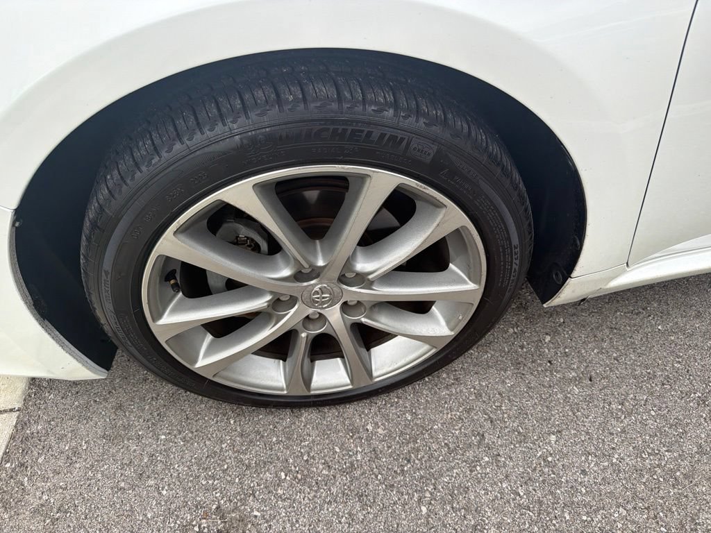 Used 2014 Blizzard Pearl Toyota XLE image 13