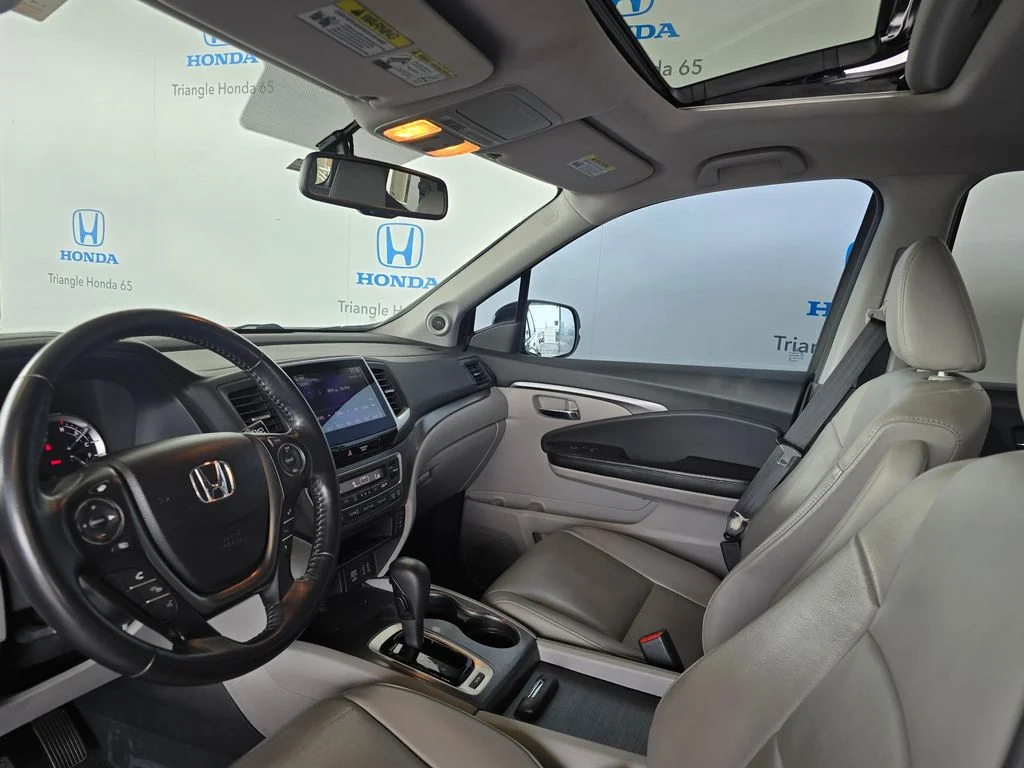 Used 2016 Silver Honda EX-L image 24