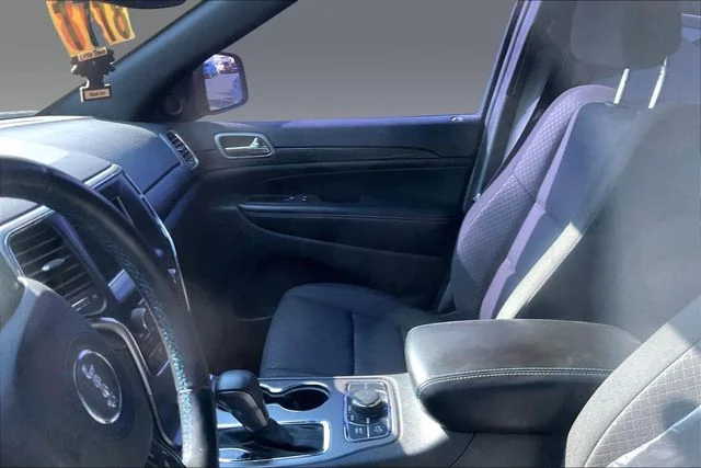 Used 2019 Black Jeep Laredo image 6