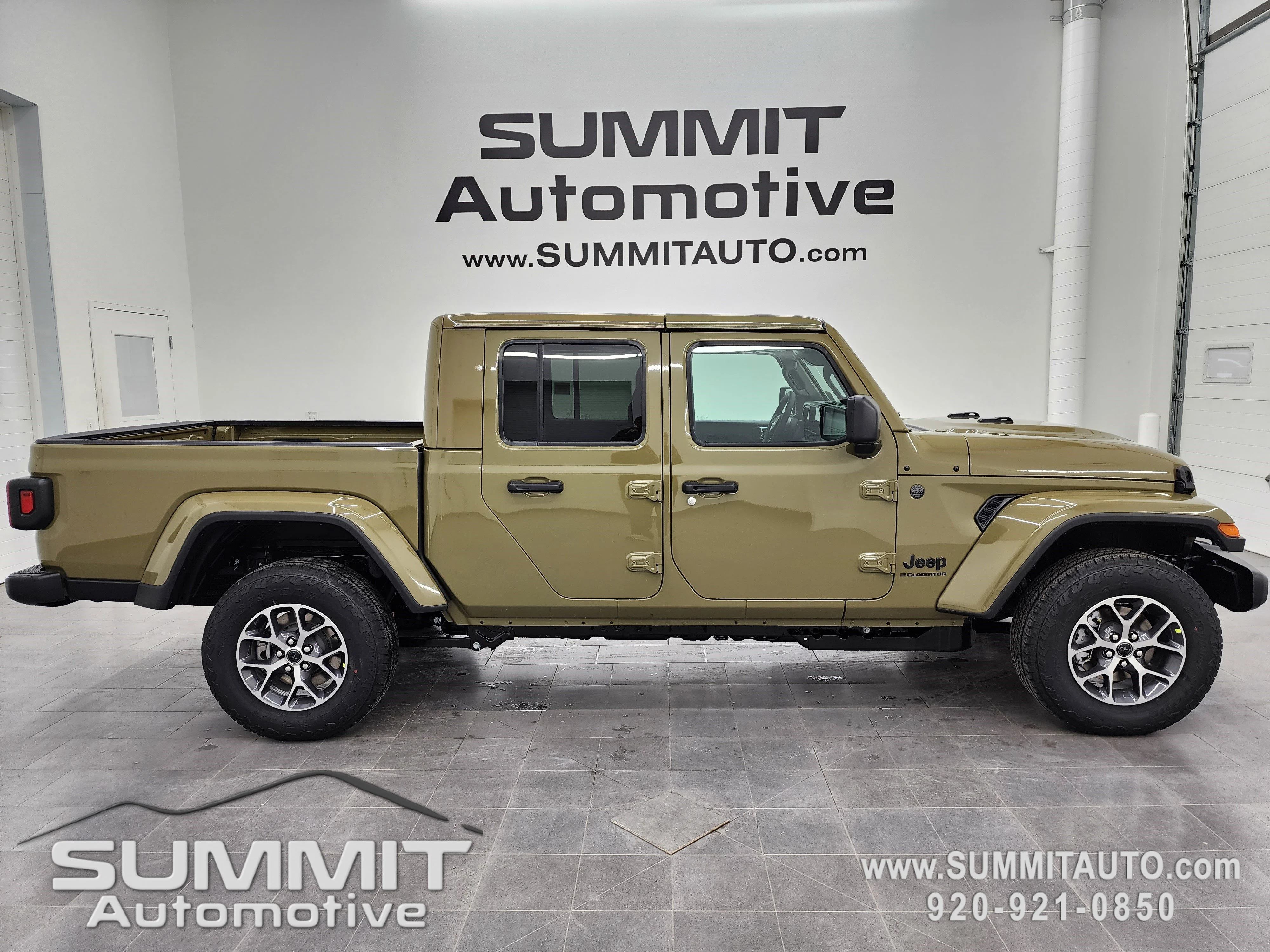 2026 Jeep Gladiator Sport S Auto's photo