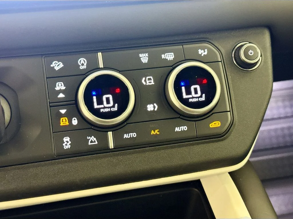 Used 2025 Gray Land Rover X-Dynamic SE image 16