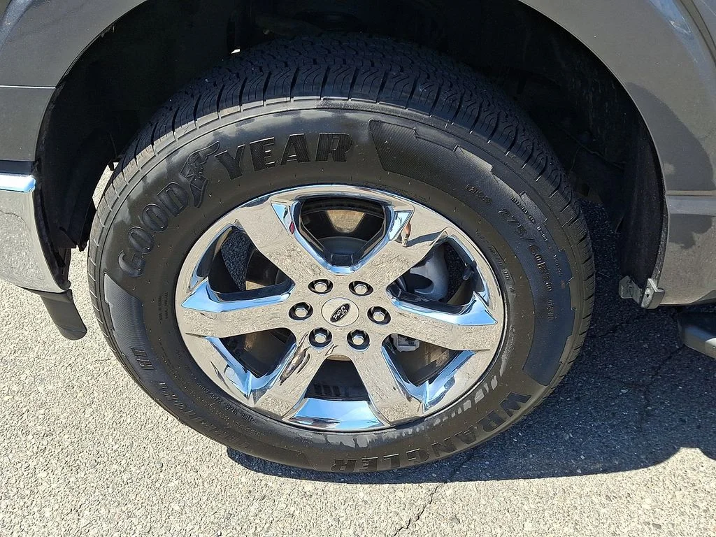 Used 2023 Gray Metallic Ford XLT image 8