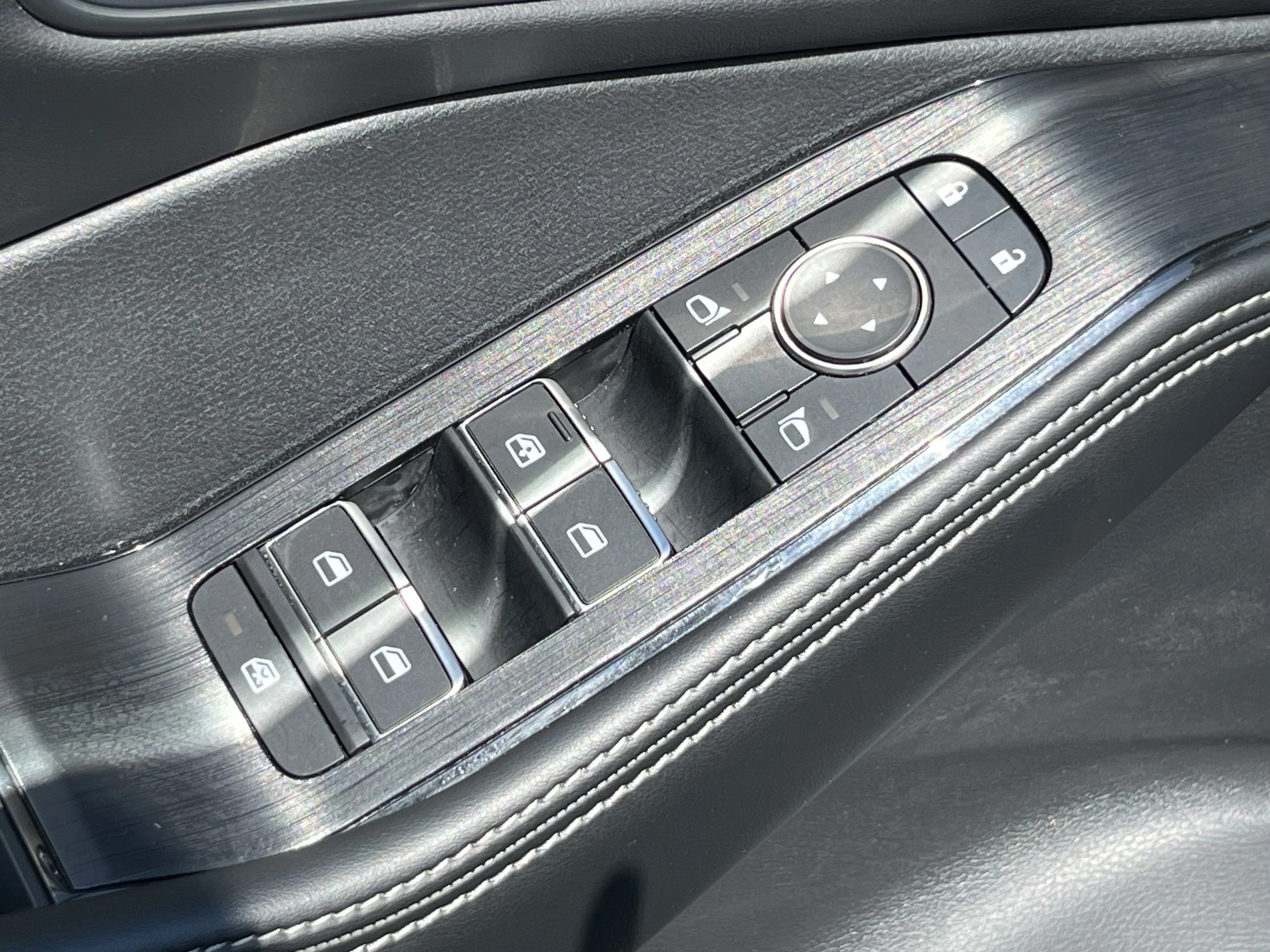 Used 2023 Pearl White Nissan SL image 22
