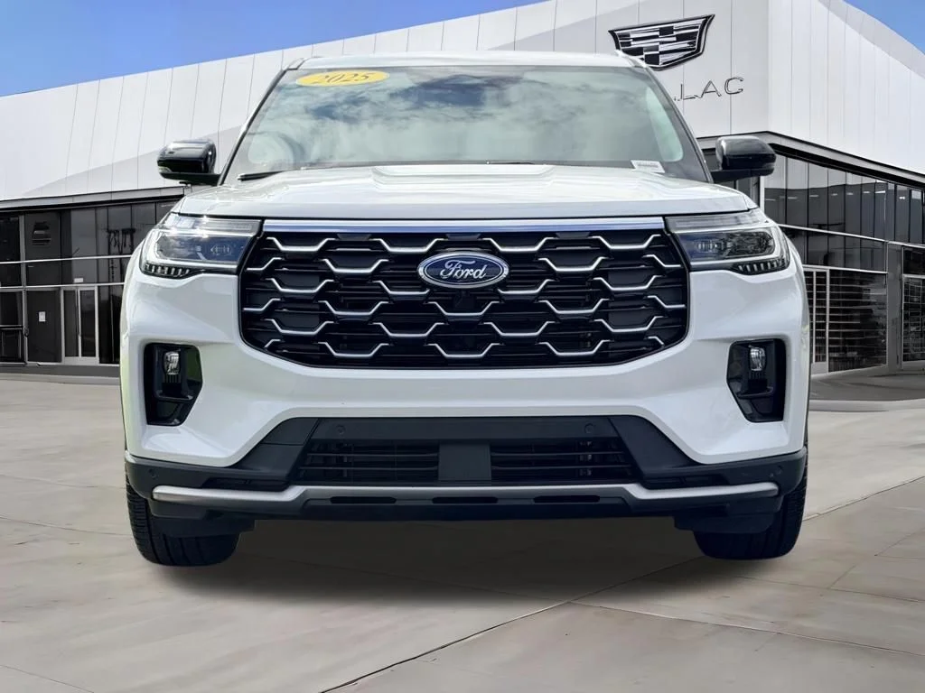 Used 2025 White Ford Platinum image 4
