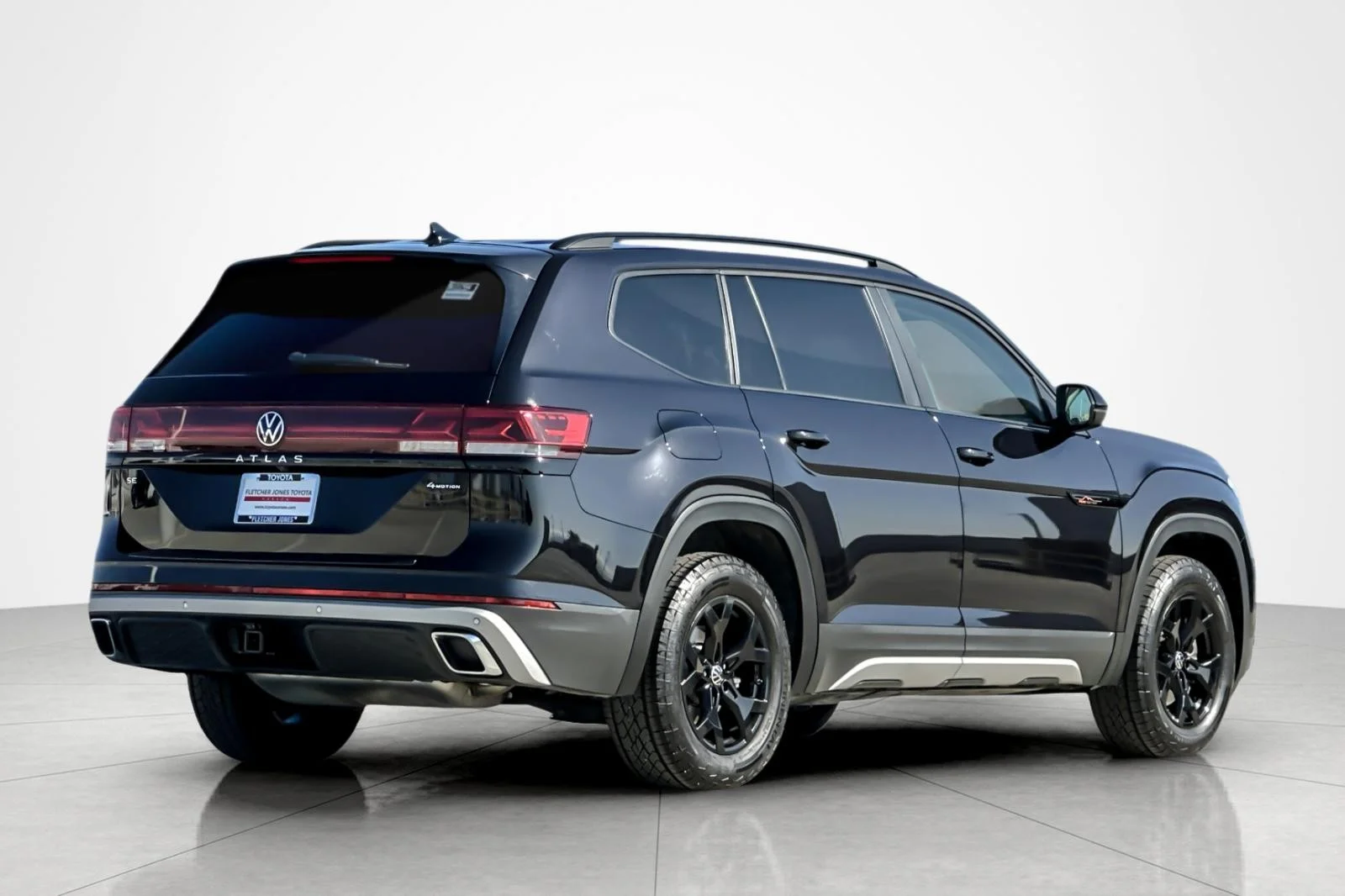 Used 2024 BLACK Volkswagen 2.0T Peak Edition SE w/Technology image 5