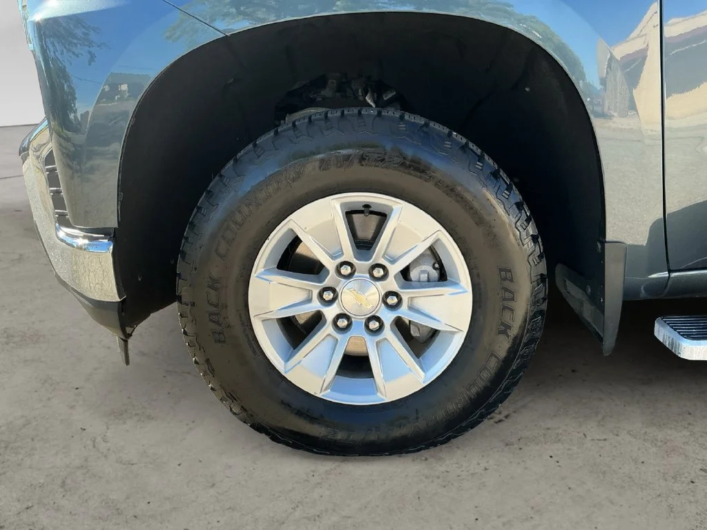 Used 2020 SHADOW GRAY METALLIC Chevrolet LT image 9