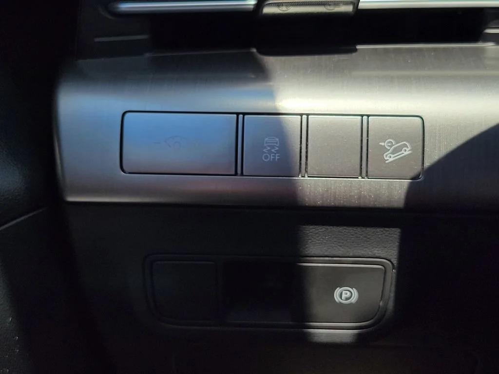Used 2025 Black Hyundai SEL image 25