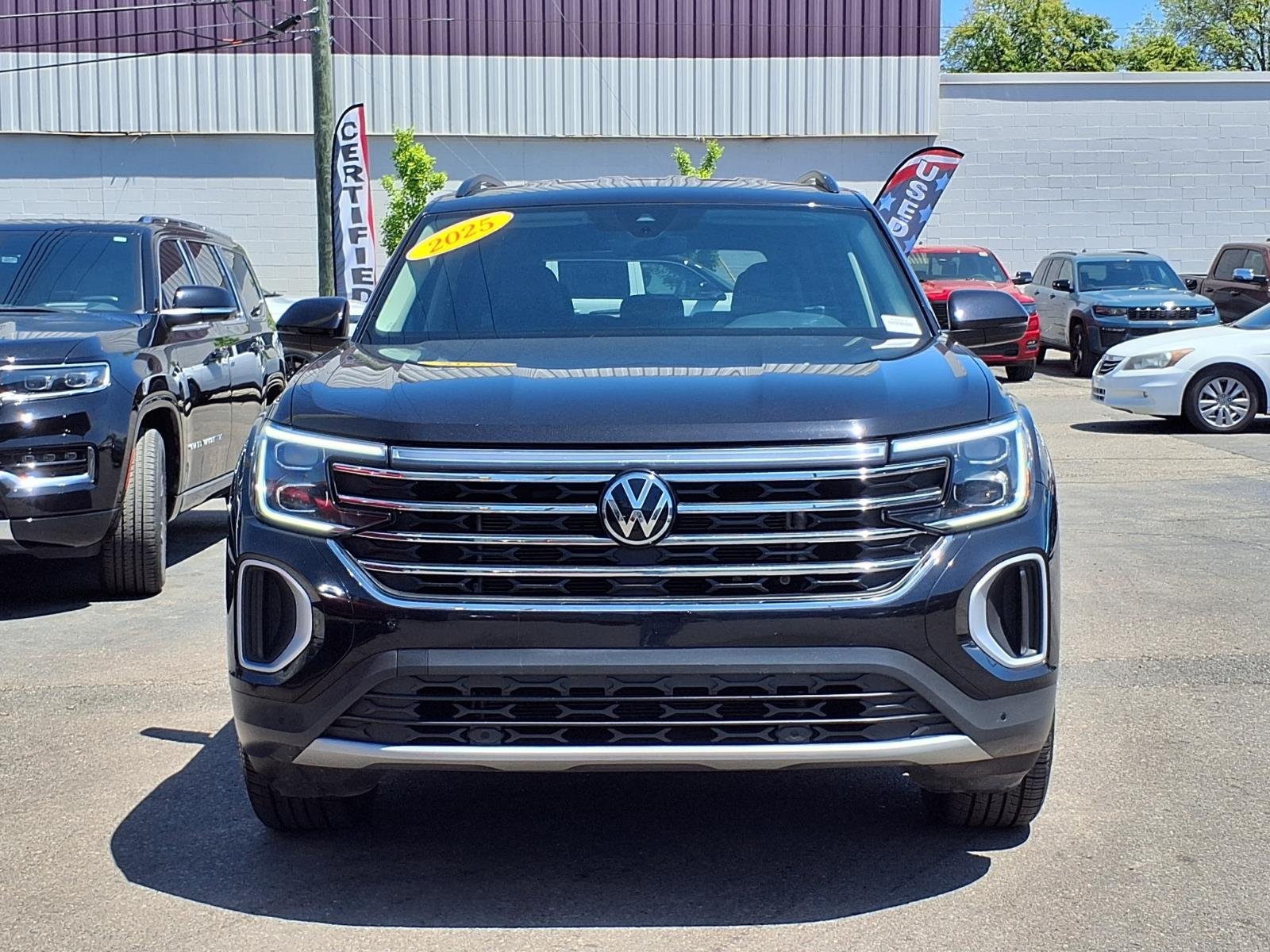 Certified Used 2025  Volkswagen SE image 23
