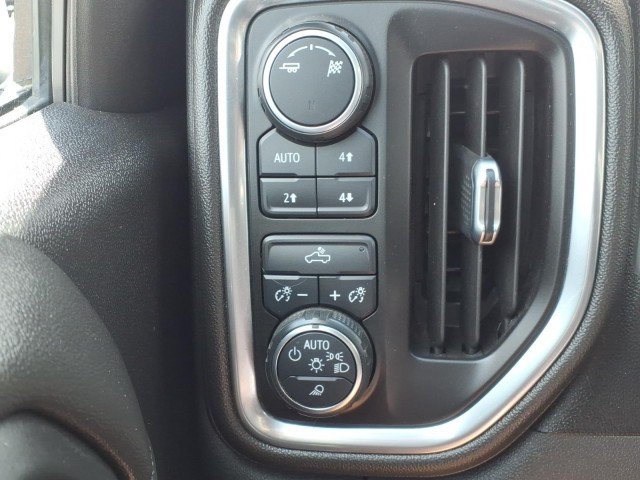Used 2019 SUMMIT WHITE Chevrolet LT image 18