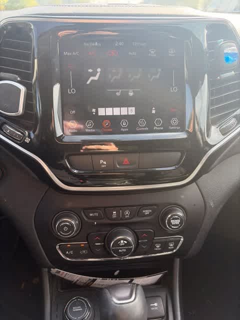 Used 2020 Diamond Black Crystal Pearlcoat Jeep Limited image 9