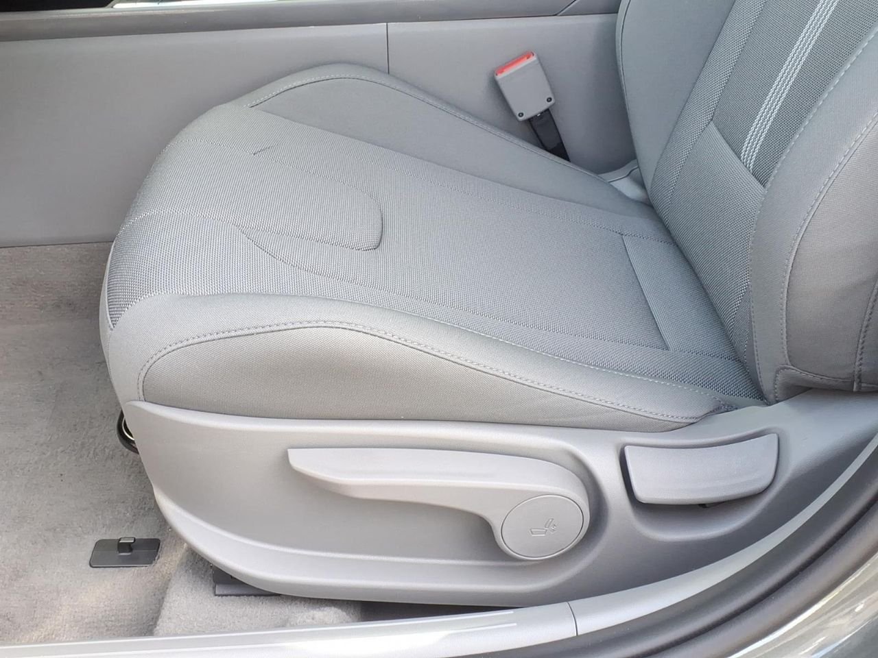 New 2026 Amazon Gray Hyundai SE image 13