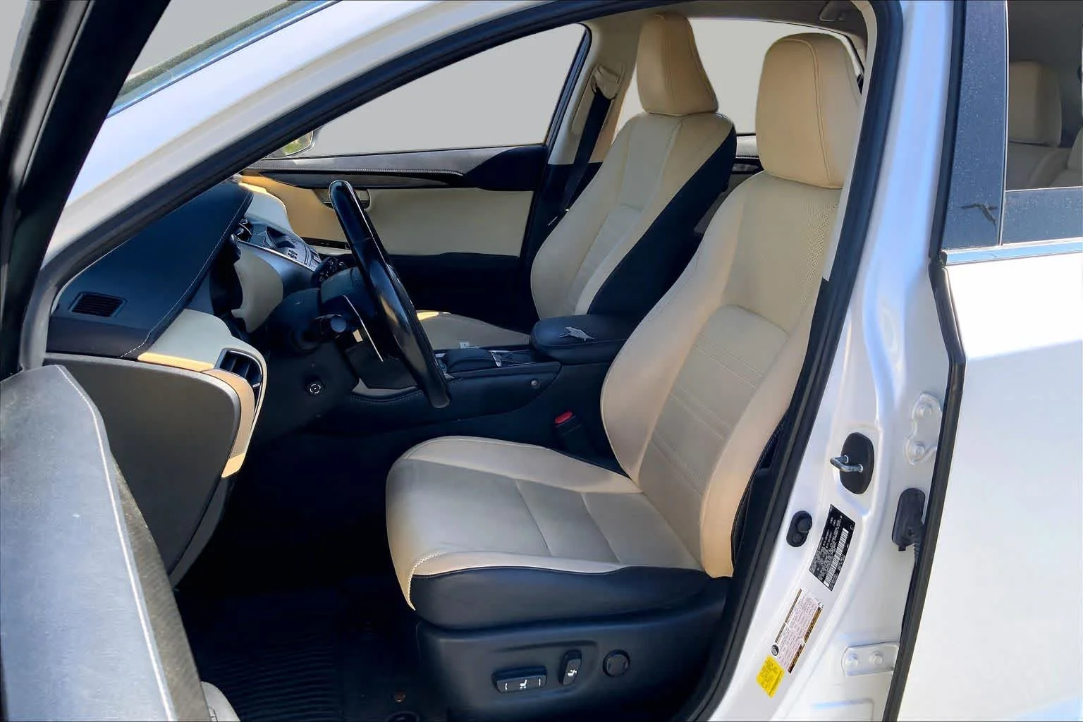 Used 2021 Eminent White Pearl Lexus  image 8