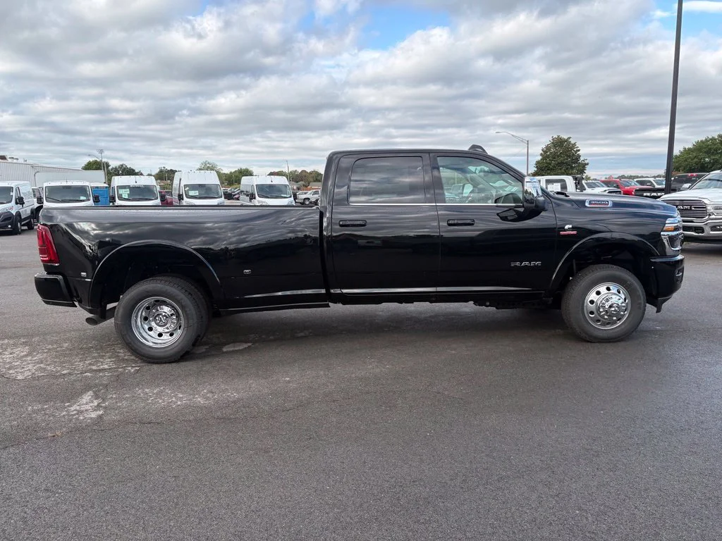 New 2026 Diamond Black Crystal Pearl-Coat Exterior Paint RAM Limited image 9