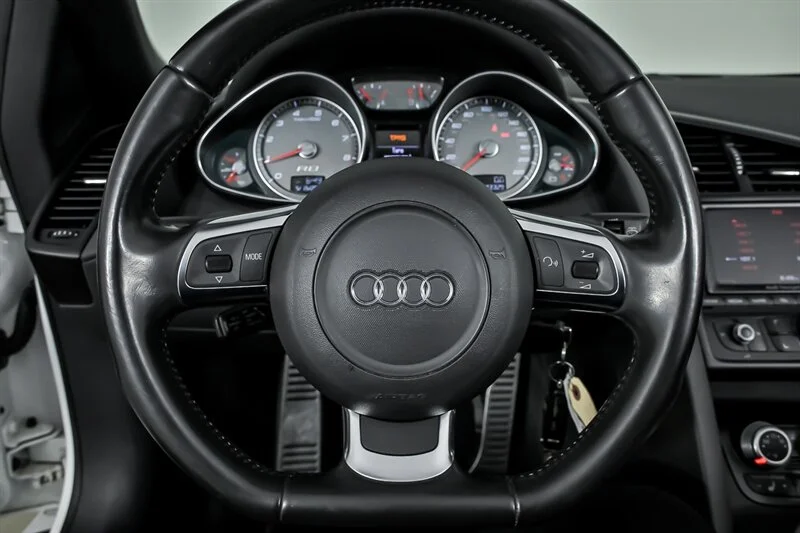 Used 2011 Ibis White Audi 4.2 quattro Spyder image 18