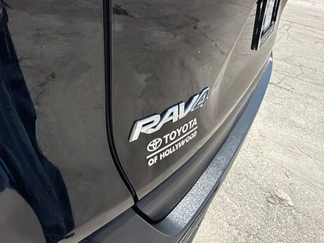 Used 2023 Black Toyota XLE Premium image 9