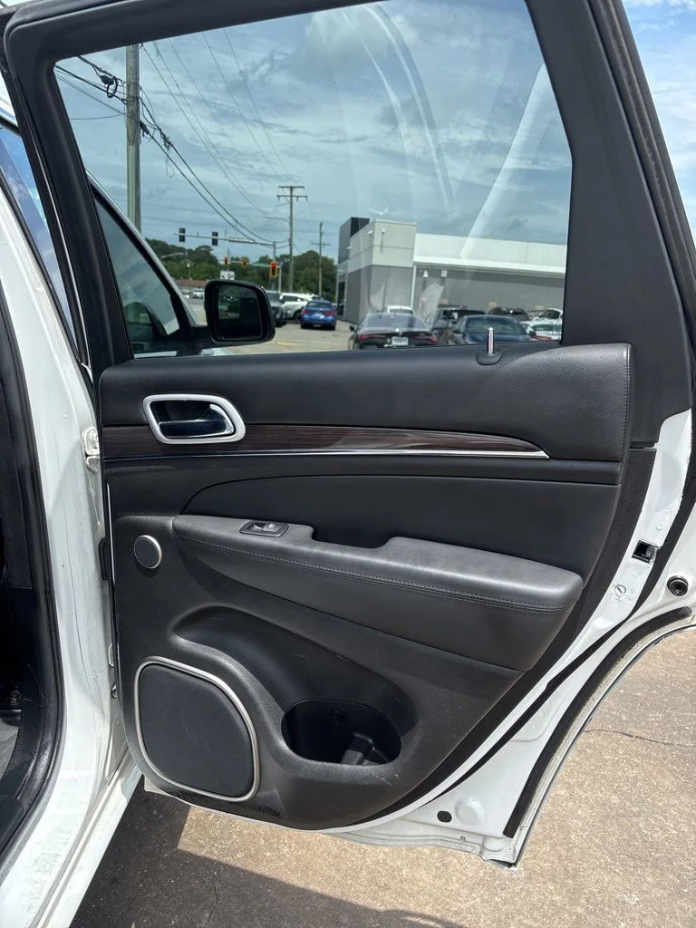 Used 2018 White Jeep Overland image 21