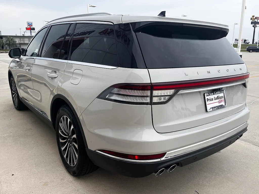 Used 2023 Ceramic Pearl Lincoln Reserve image 5