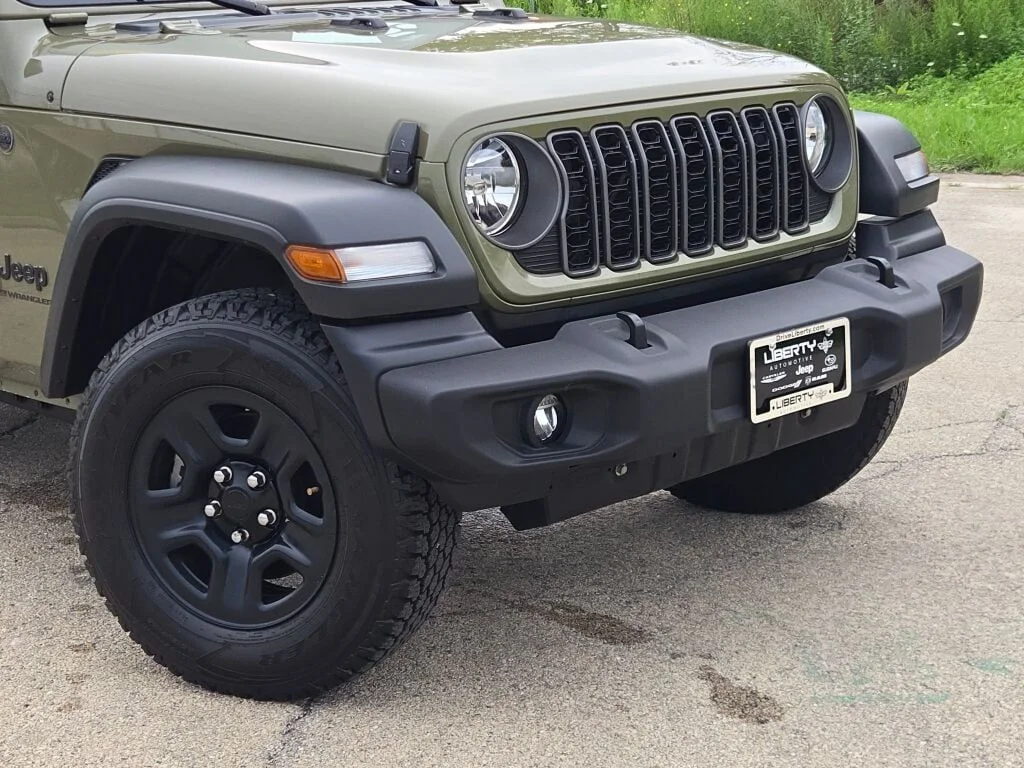 Used 2025 Green Jeep Sport image 2