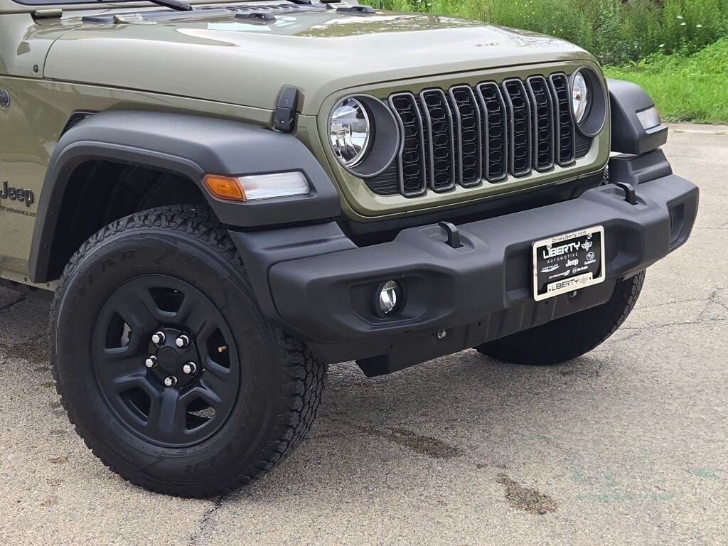 Used 2025 Green Jeep Sport image 2