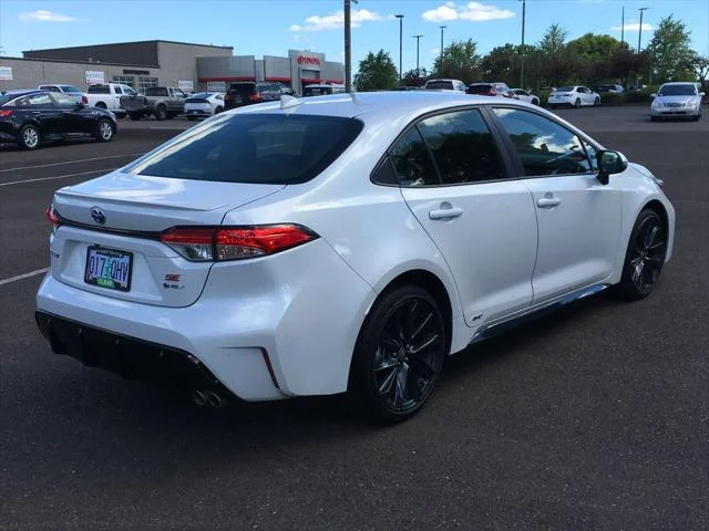 Certified Used 2025 WIND CHILL PEARL Toyota  image 8