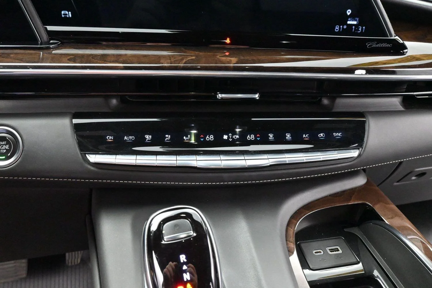 Used 2021 CRYSTAL WHITE TRICOAT Cadillac Sport Platinum image 26