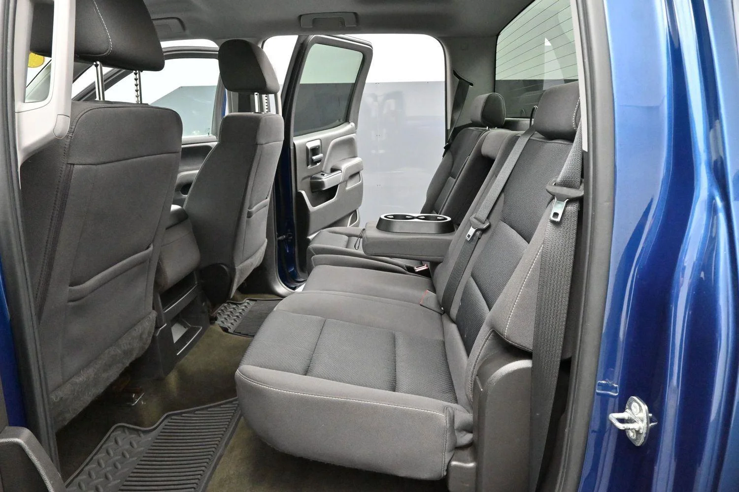 Used 2018 Deep Ocean Blue Metallic Chevrolet LT image 27
