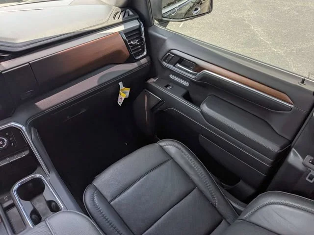 Used 2025 Onyx Black GMC Denali image 17