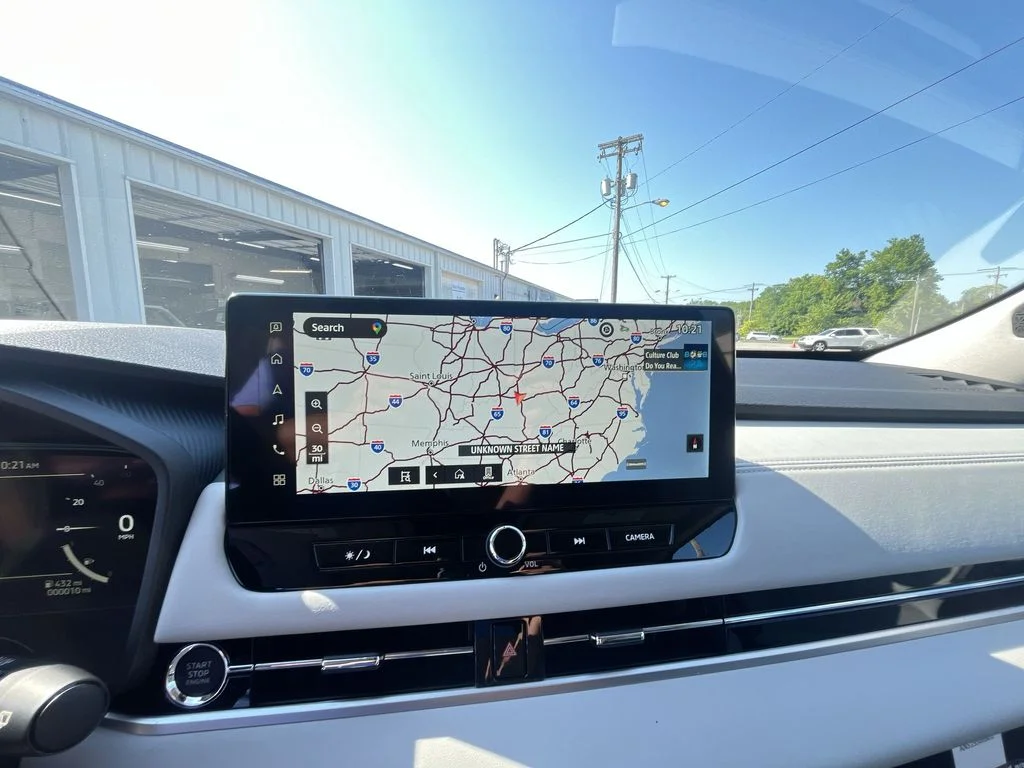 Used 2025 Black Mitsubishi SE image 18
