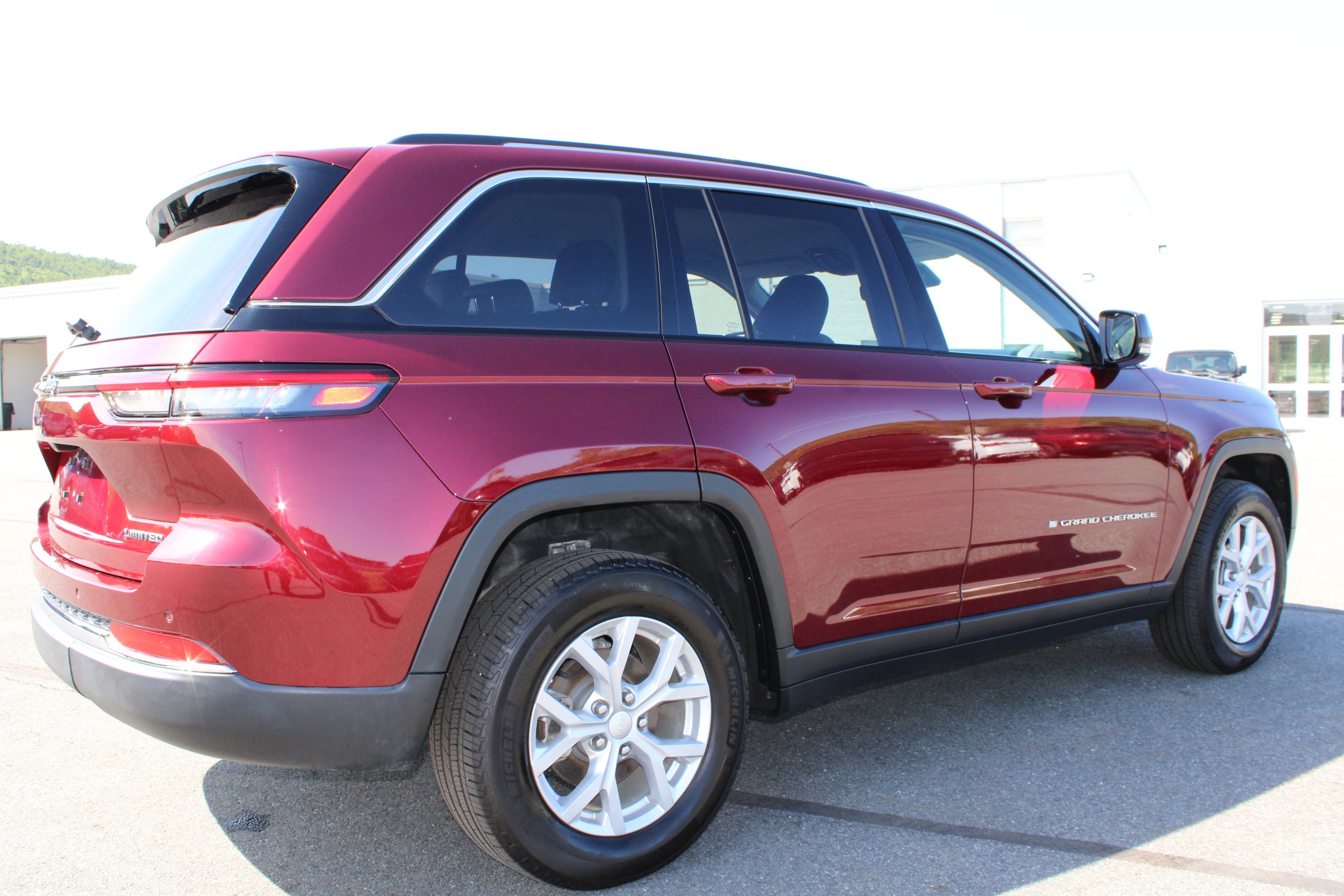 Used 2023 Velvet Red Pearlcoat Jeep Limited image 6