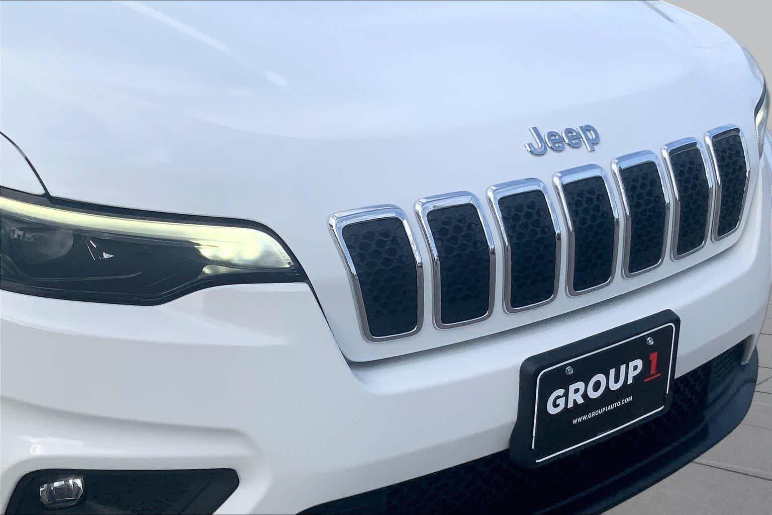 Used 2021 Bright White Clearcoat Jeep Latitude Plus image 26