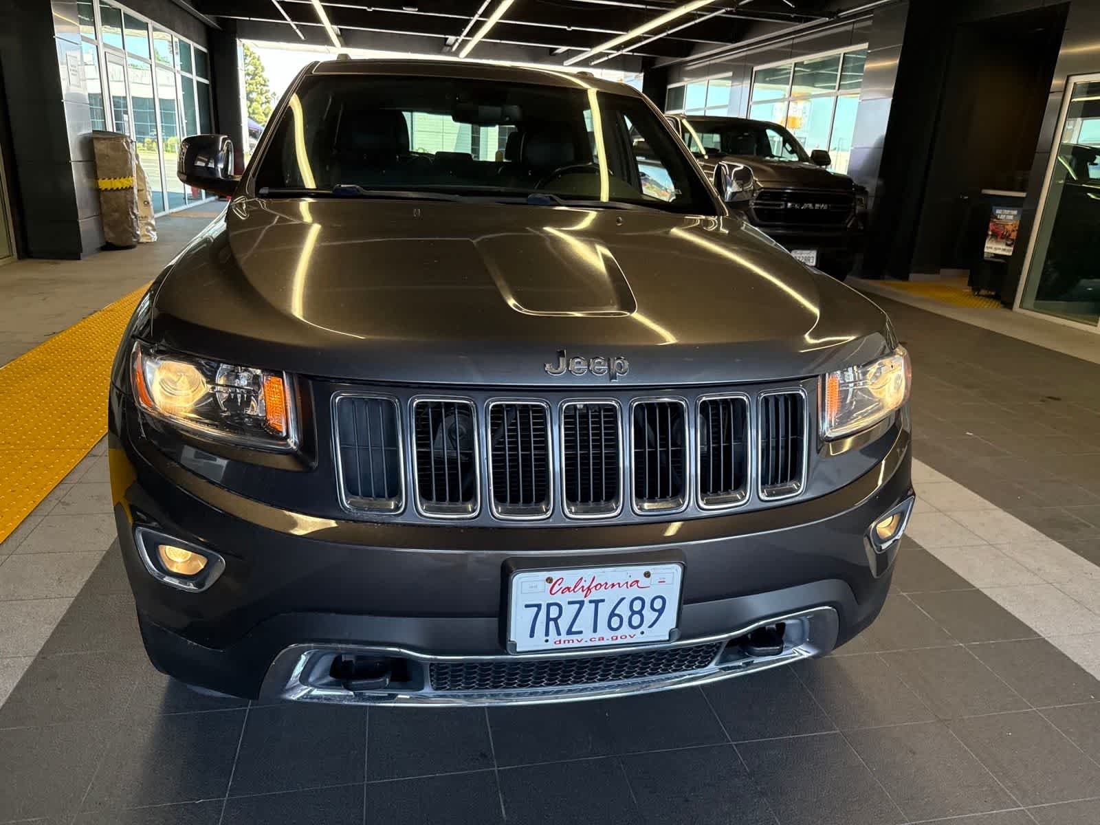 Used 2016 Granite Crystal Metallic Clearcoat Jeep Limited image 4