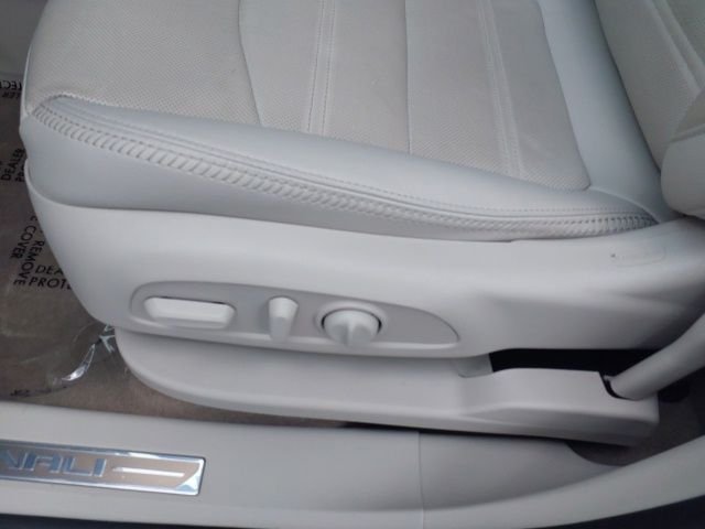 Used 2024 White GMC Denali image 13