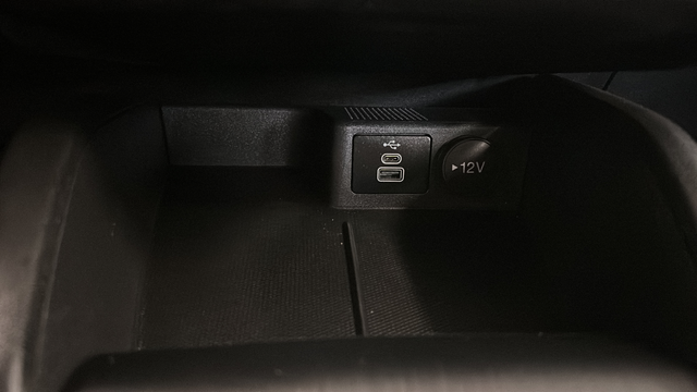 Used 2024 Agate Black Metallic Ford Active image 28