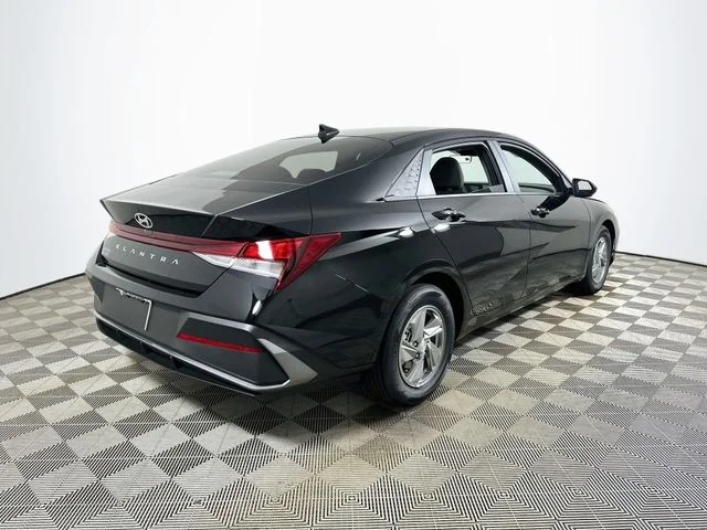 New 2026 Hyundai ELANTRA SE