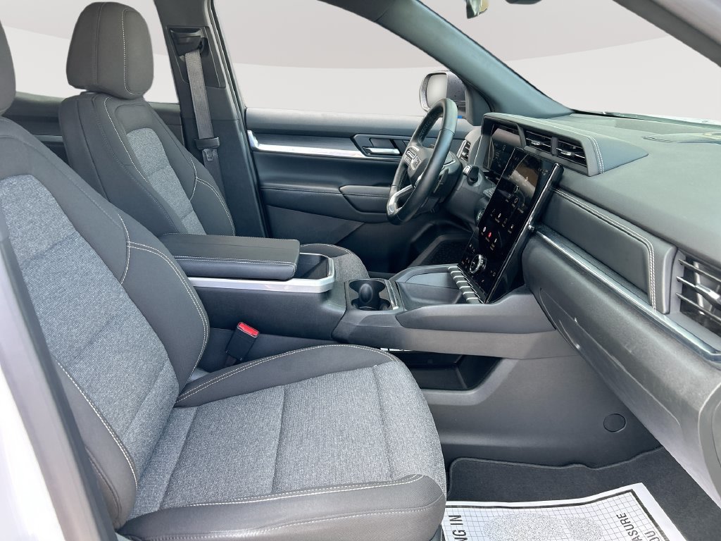 Used 2026 White GMC Elevation image 28