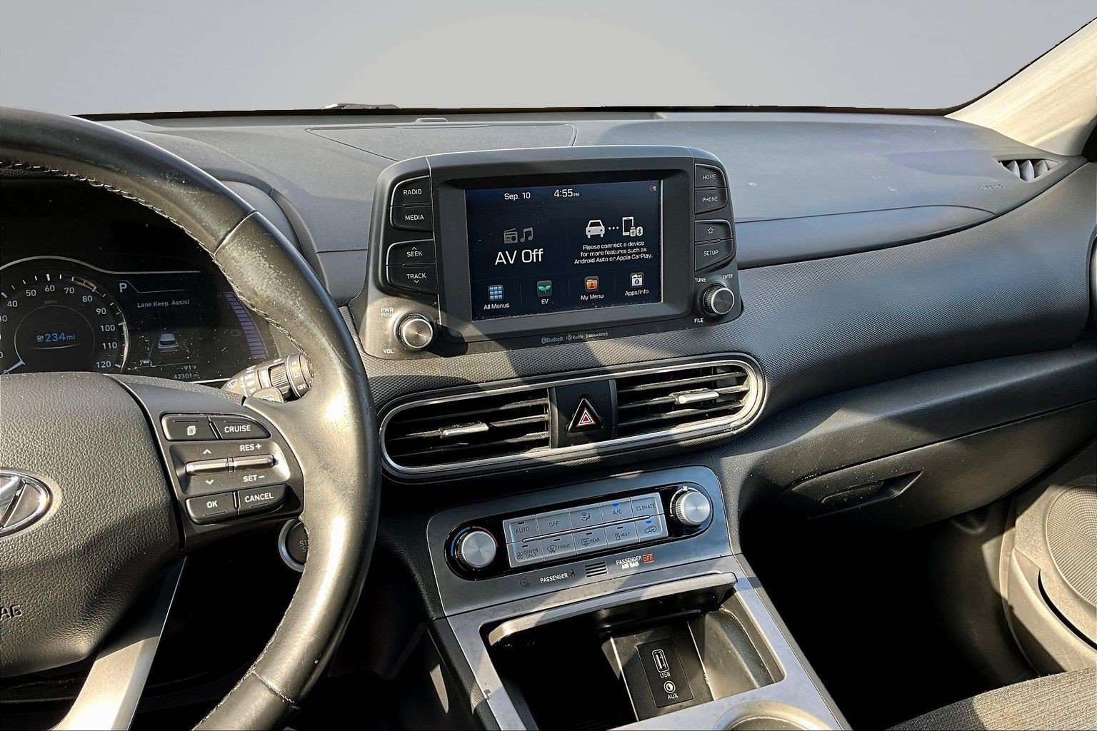 Used 2021 Silver Hyundai SEL image 8