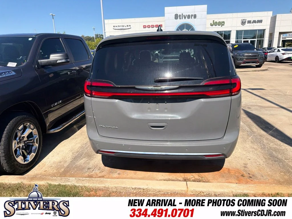 Used 2023 White Chrysler Touring L image 9