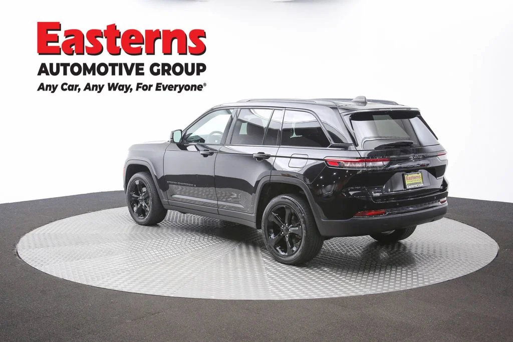 Used 2024 Black Jeep Altitude image 65