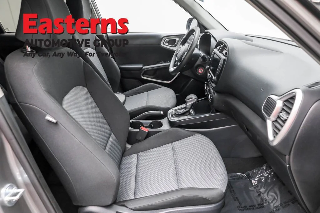 Used 2023  Kia LX image 23